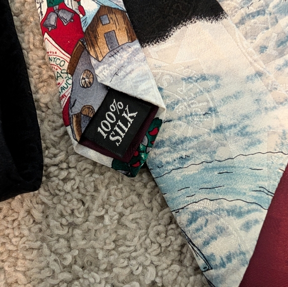 Tabasco Vintage Christmas Tie - Picture 6 of 7